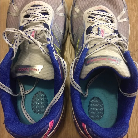 New Balance Size 9 - Picture 6 of 7